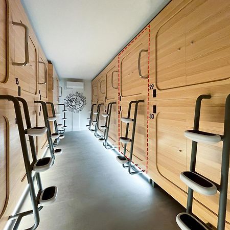 Airone Capsule Hotel هوبارت المظهر الخارجي الصورة