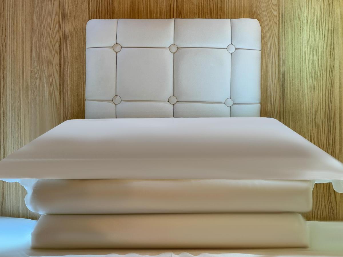 Airone Capsule Hotel هوبارت المظهر الخارجي الصورة
